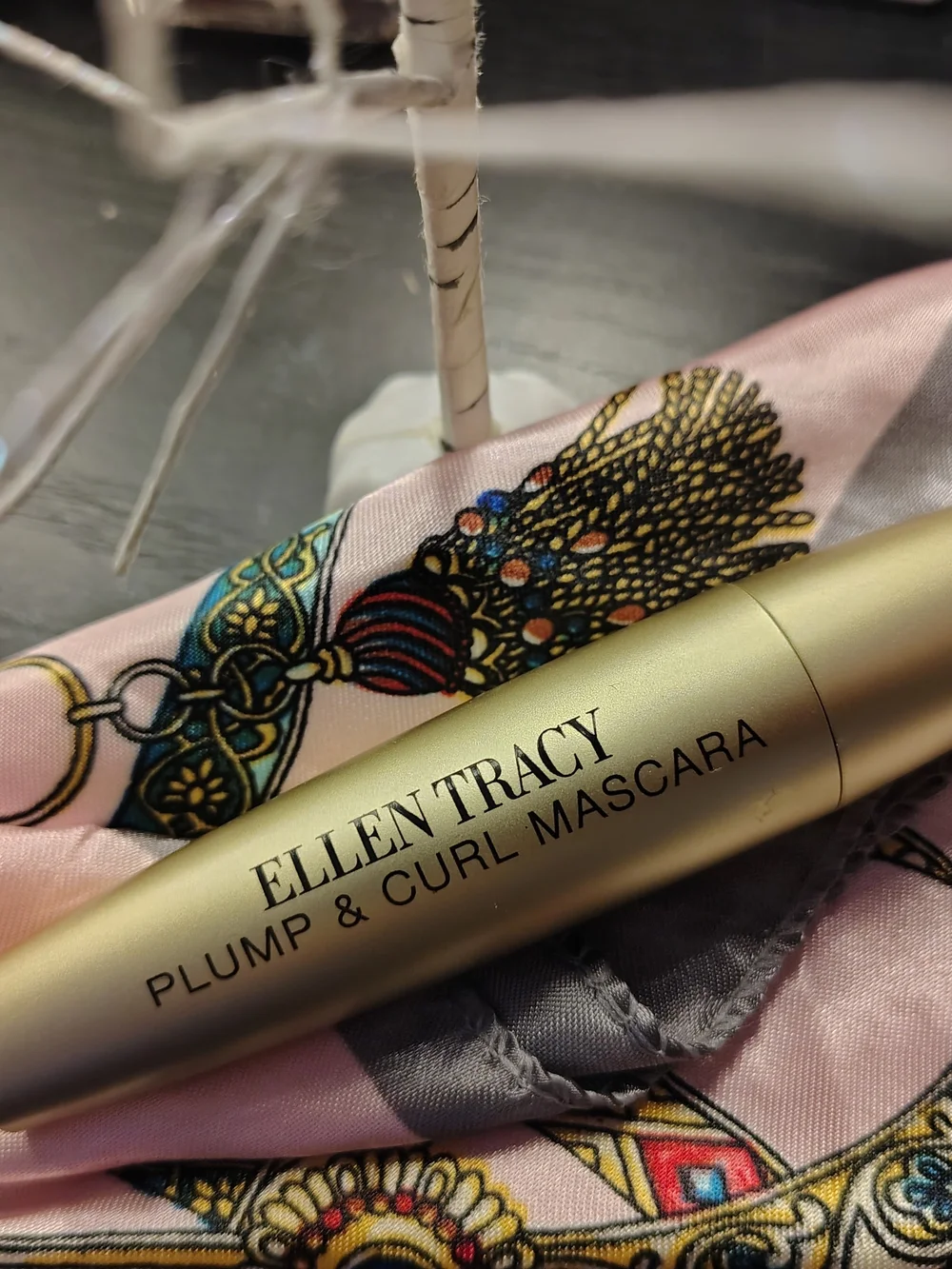 Ellen Tracy Plump & Curl Mascara — Gold